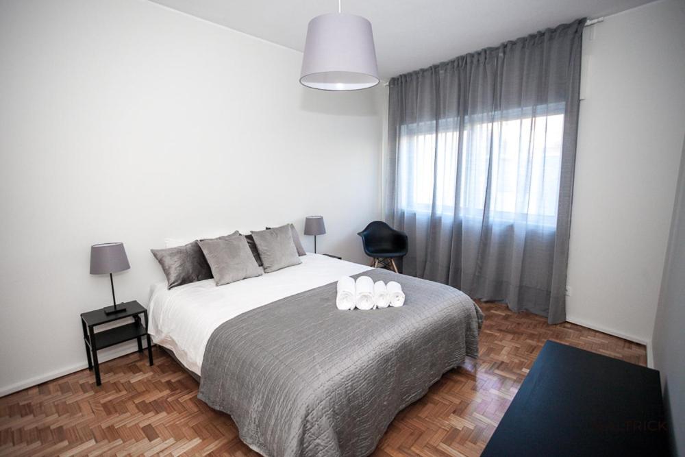 Downtown 3 Bedroom With Balcony - Quiet Street - Family Friendly - Groups OOporto Exterior foto