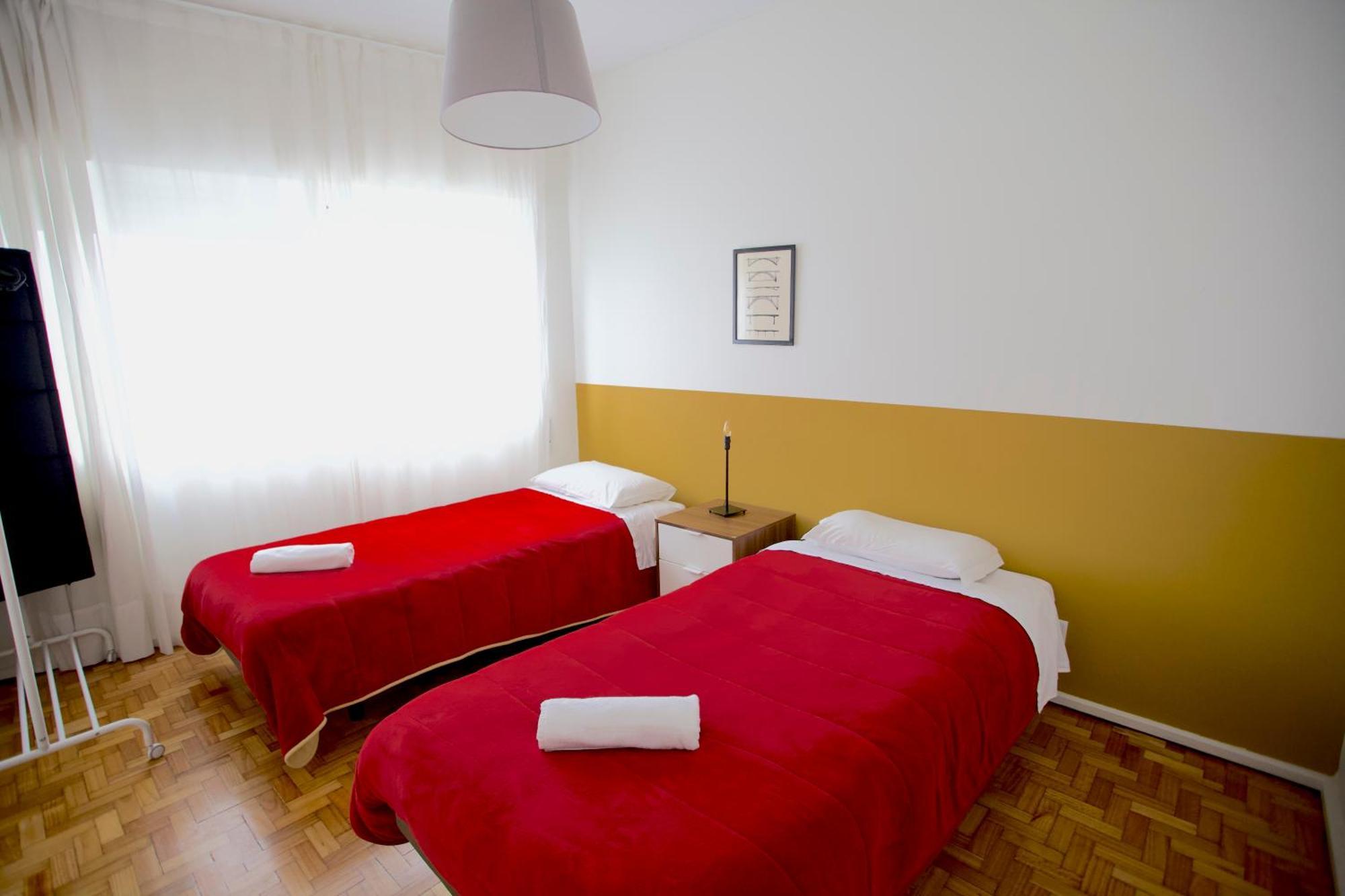 Downtown 3 Bedroom With Balcony - Quiet Street - Family Friendly - Groups OOporto Exterior foto
